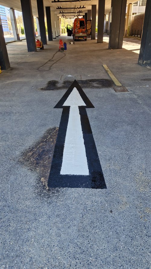 Gatwick Airport Hilton line marking 4