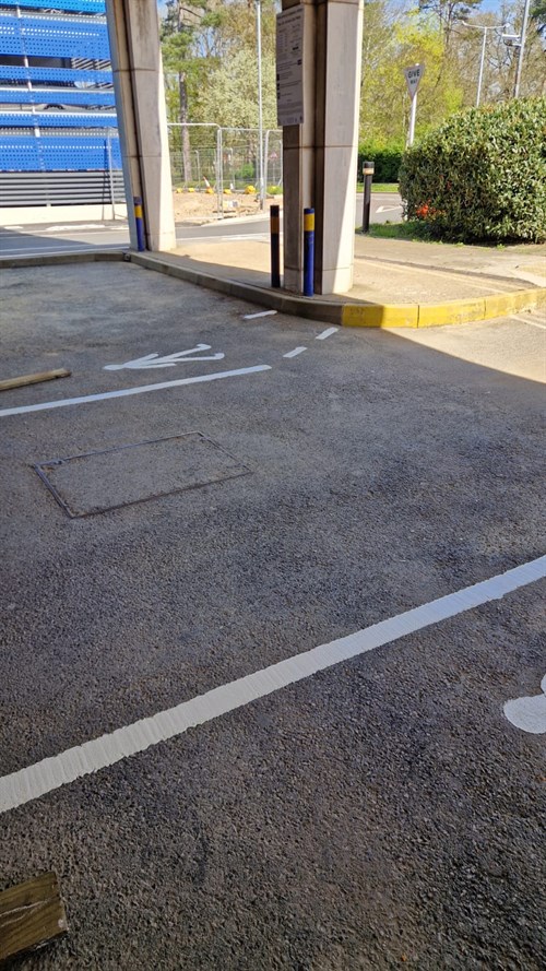 Gatwick Airport Hilton line marking 7
