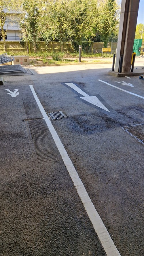Gatwick Airport Hilton line marking 8